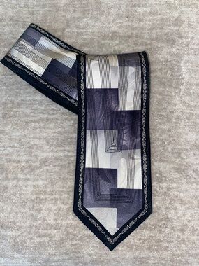 Men's Geometric Pattern Tie in Black & Silver